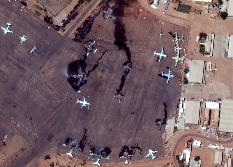喀土穆國際機場中被毀壞的飛機
